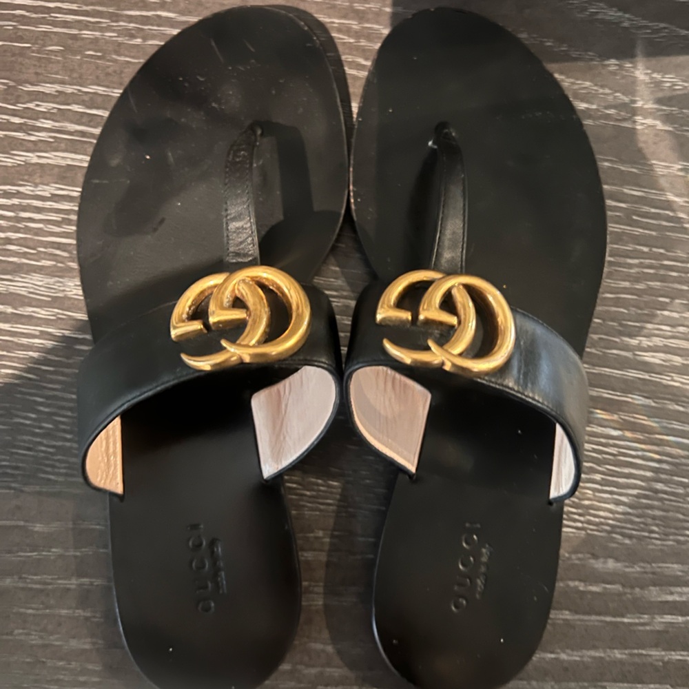 Authentic Gucci sandals.. 250.00